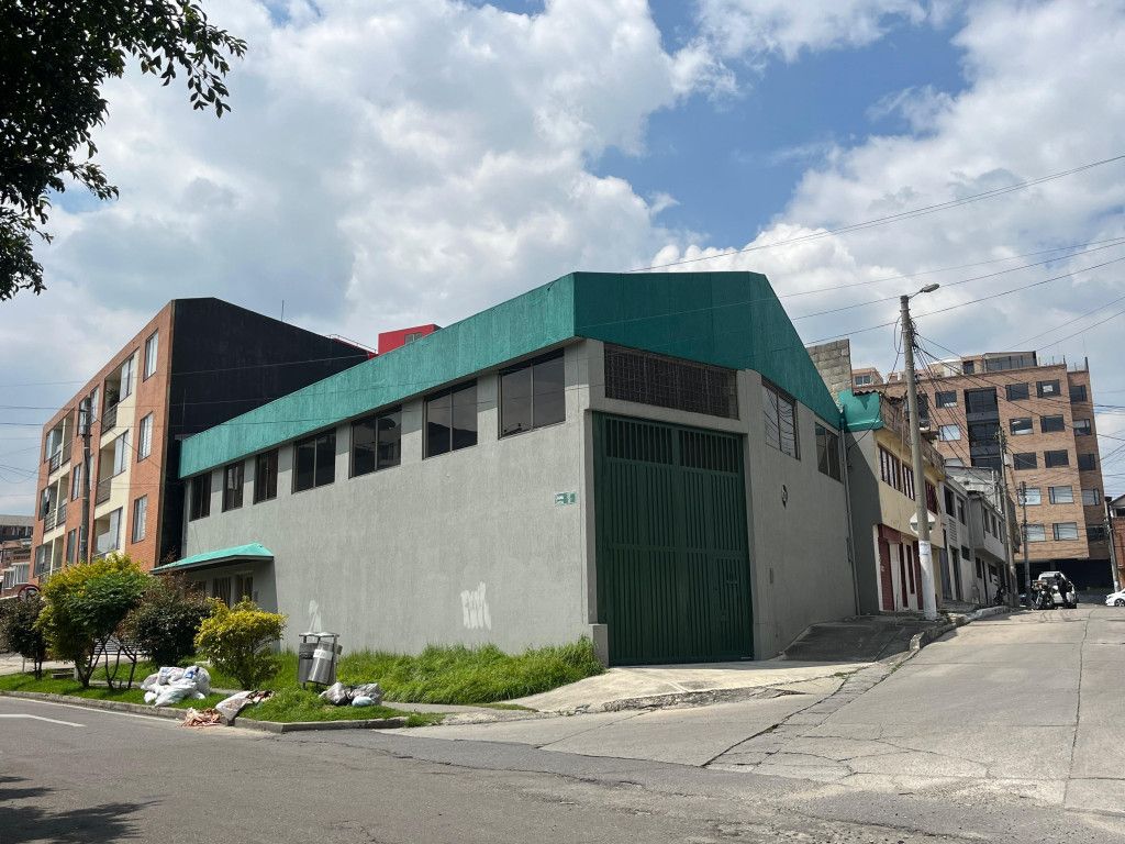Bodega en venta Cundinamarca Bogotá Prado Veraniego Sur 350 m2 Habitaciones 0 Baños 3 Garajes 0 Precio $1300000000