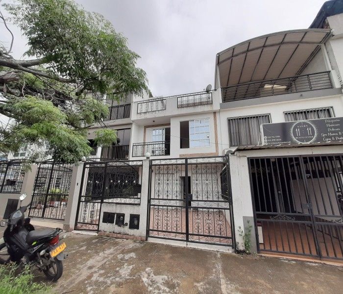 Casa en venta Valle Del Cauca Cali Ciudad 2000 273 m2 Habitaciones 4 Baños 3 Garajes 2 Precio $550000000