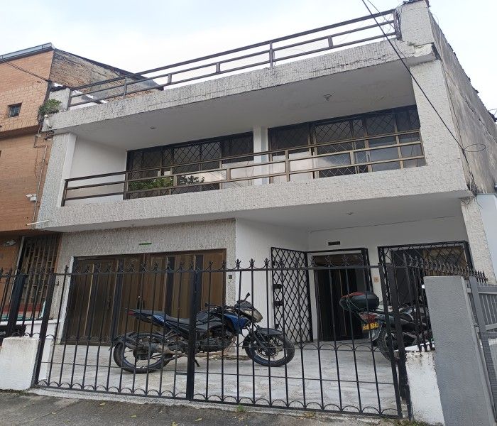 Casa en venta Valle Del Cauca Cali El Cedro 300 m2 Habitaciones 7 Baños 5 Garajes 2 Precio $475000000