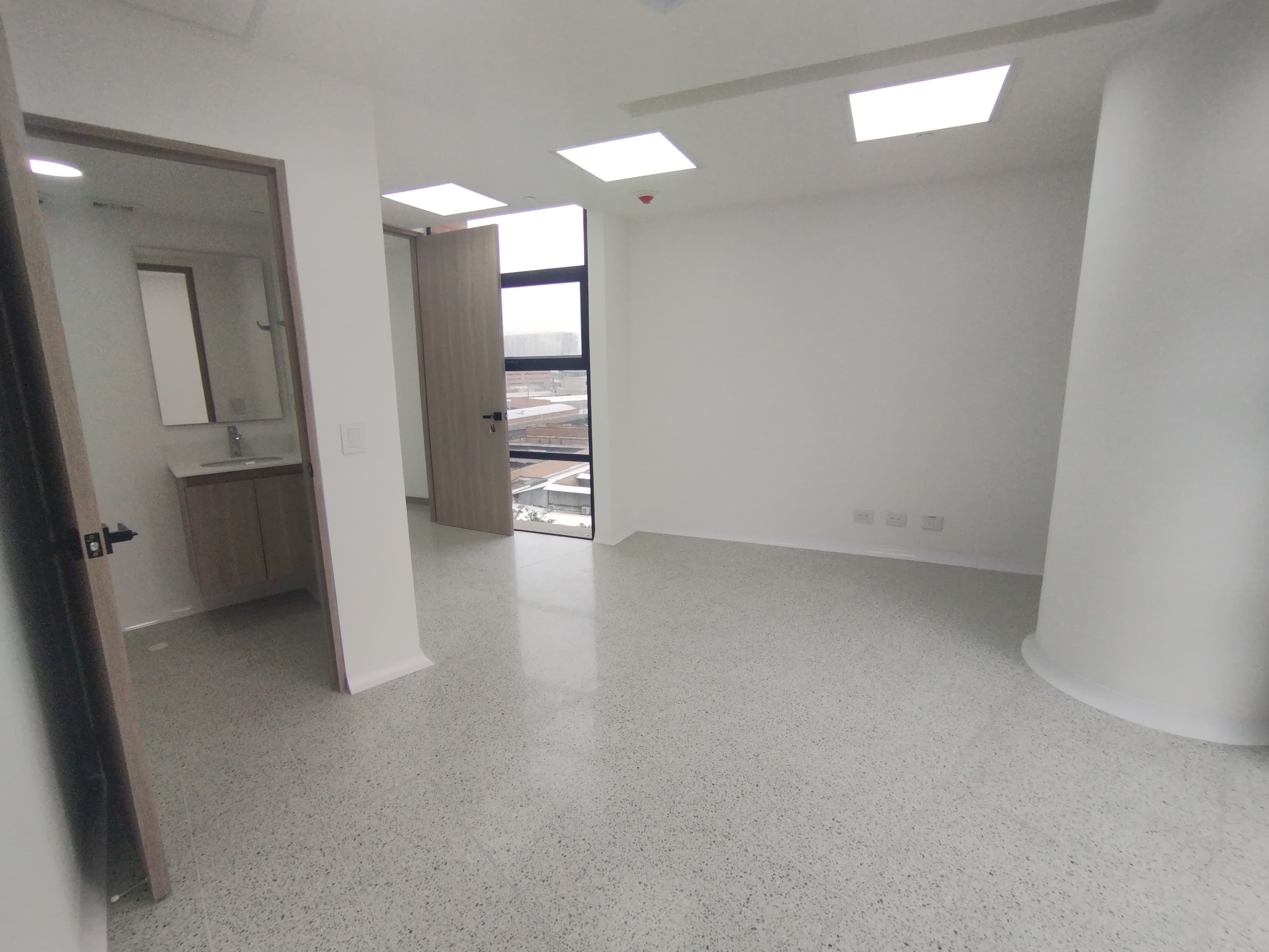 Consultorio en arriendo Antioquia Medellín Simesa 33 m2 Habitaciones 0 Baños 1 Garajes 1 Precio $4500000