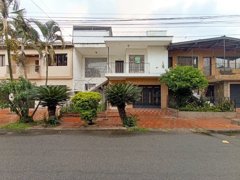 Casa en arriendo Antioquia Medellín Rosales 200 m2 Habitaciones 6 Baños 2 Garajes 0 Precio $3200000