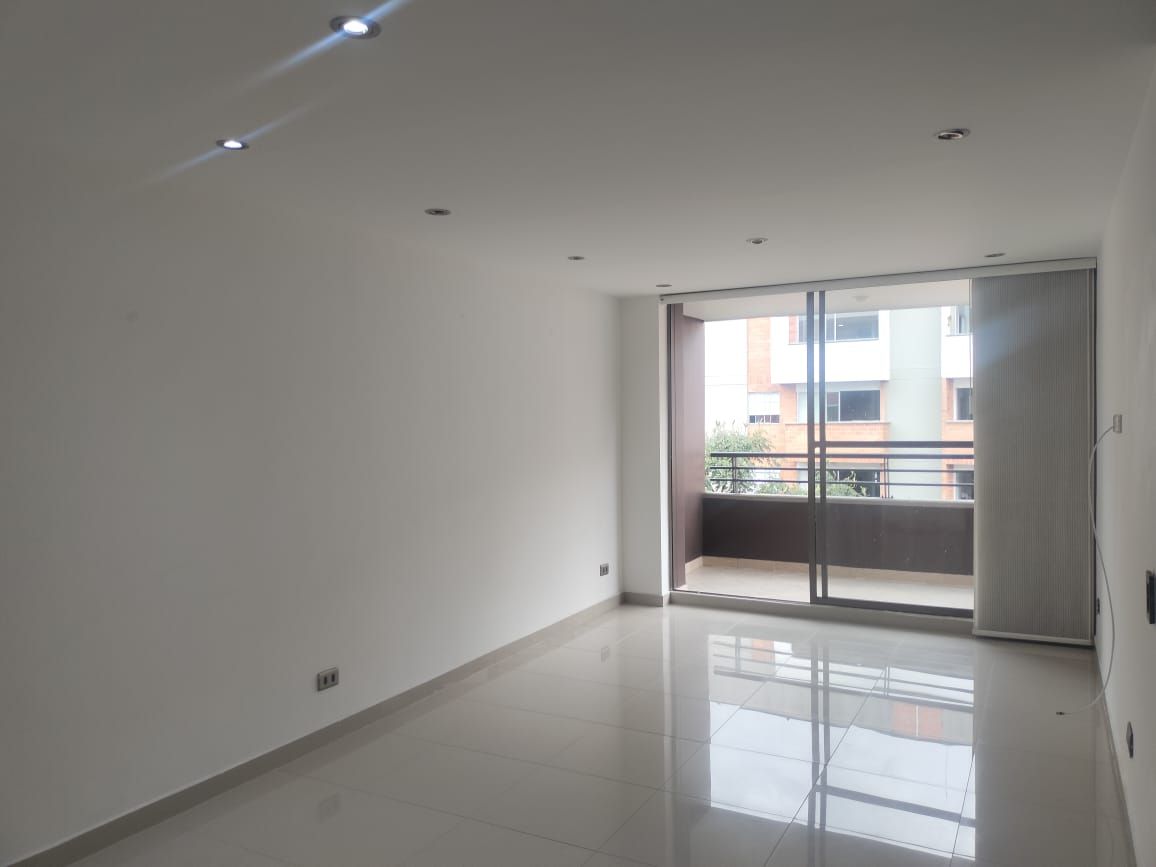 Apartamento en arriendo Antioquia Envigado Jardines 80 m2 Habitaciones 3 Baños 2 Garajes 1 Precio $3650000