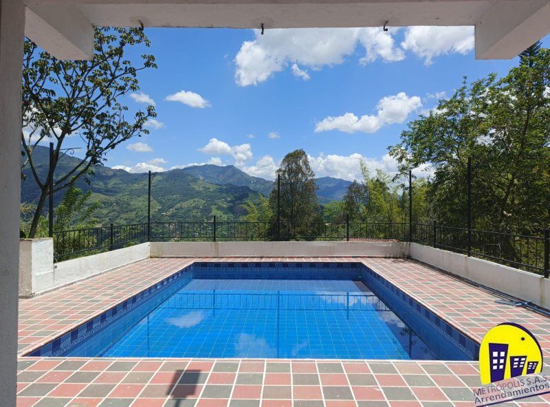 Casa en arriendo Antioquia Girardota Centro 700 m2 Habitaciones 2 Baños 2 Garajes 0 Precio $2600000