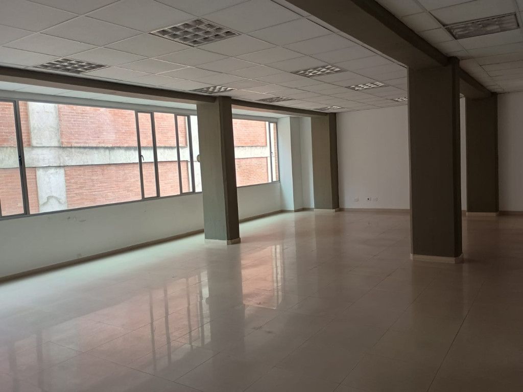 Oficina en arriendo Cundinamarca Bogotá Lago Gaitan 100 m2 Habitaciones 0 Baños 1 Garajes 1 Precio $3800000