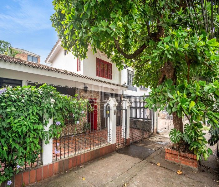 Casa en venta Valle Del Cauca Cali La Flora 320 m2 Habitaciones 3 Baños 3 Garajes 3 Precio $890000000