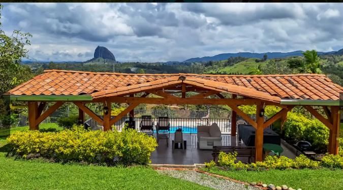 Finca en venta Antioquia Peñol Peñol 300 m2 Habitaciones 4 Baños 3 Garajes 4 Precio $2200000000