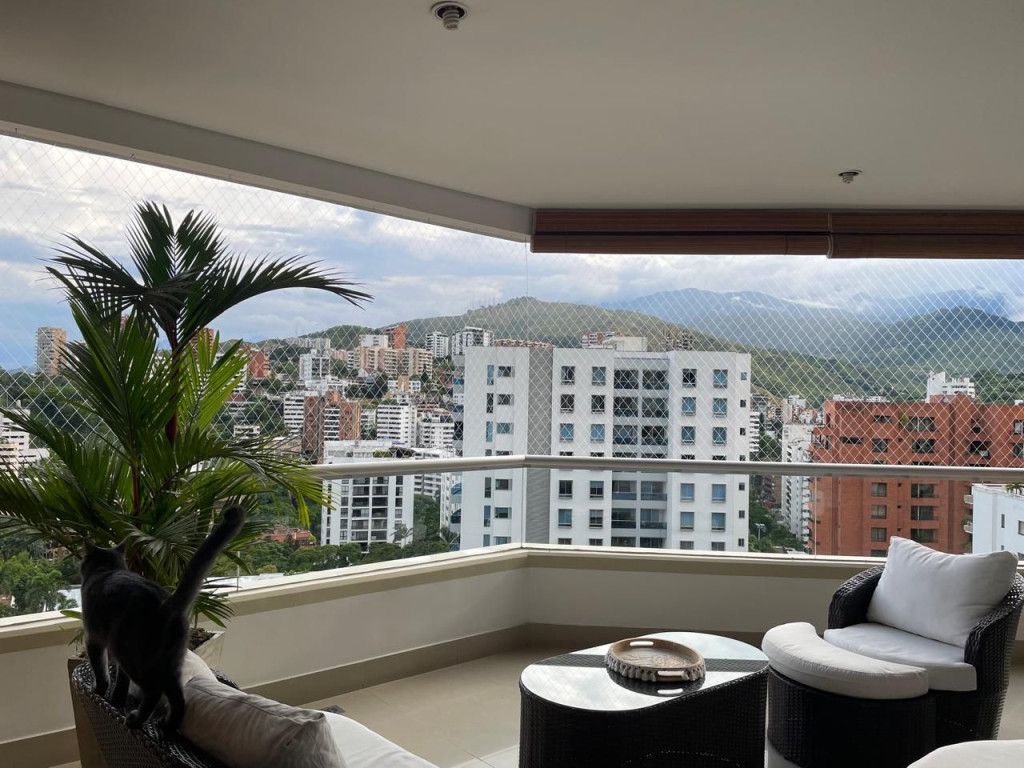 Apartamento en venta Valle Del Cauca Cali Normandía 242 m2 Habitaciones 3 Baños 4 Garajes 2 Precio $1500000000