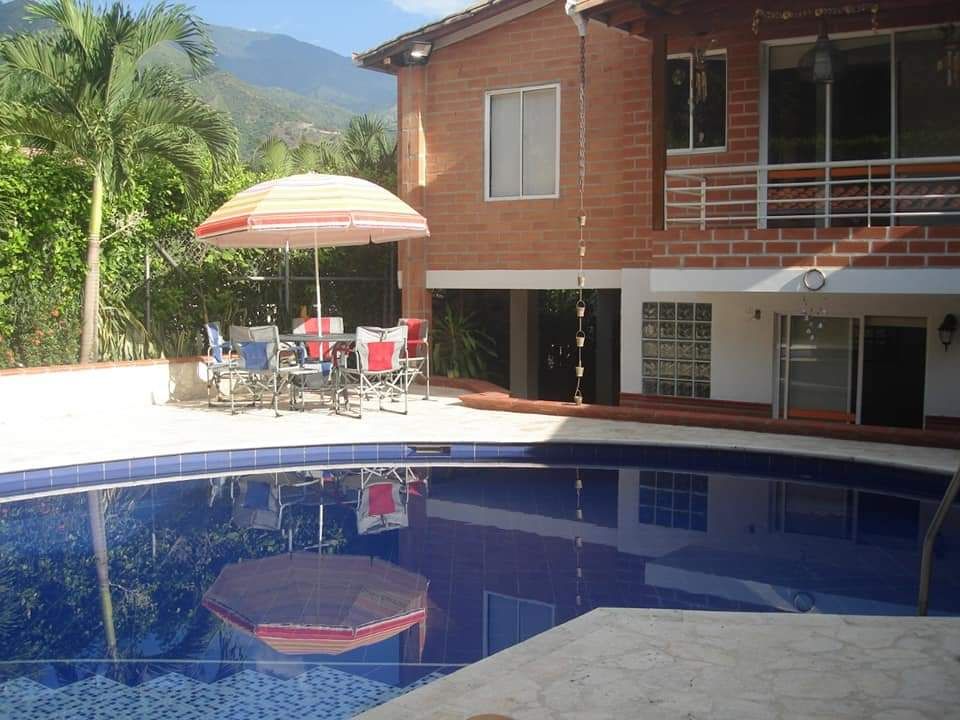 Casa Campestre en venta Antioquia San Jerónimo Barrio Nuevo 440 m2 Habitaciones 5 Baños 5 Garajes 4 Precio $870000000