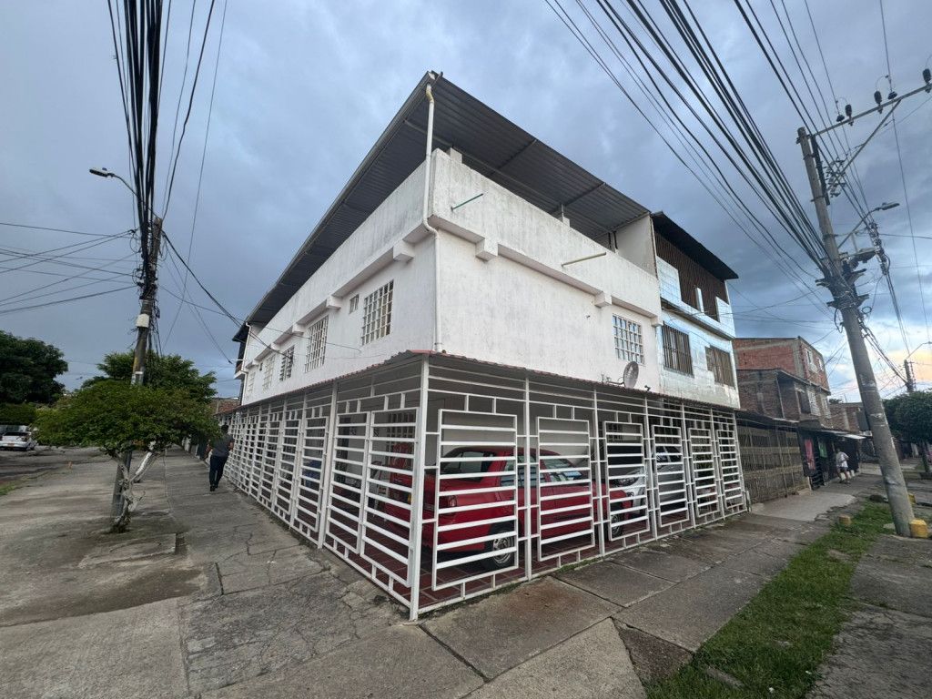 Casa en venta Valle Del Cauca Cali San Carlos 396 m2 Habitaciones 11 Baños 6 Garajes 2 Precio $680000000