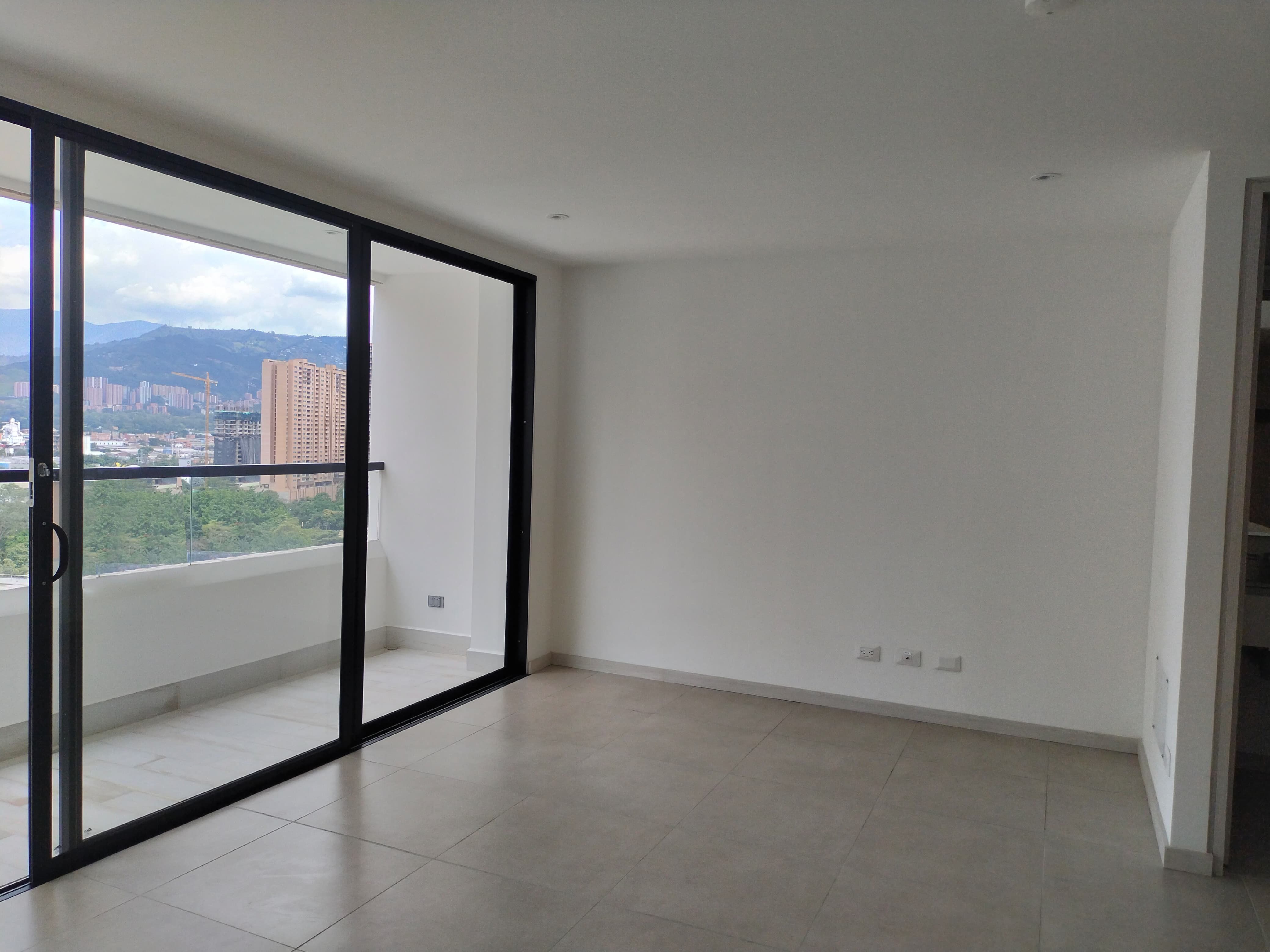 Apartamento en arriendo Antioquia Medellín Castropol 80 m2 Habitaciones 3 Baños 3 Garajes 1 Precio $5500000
