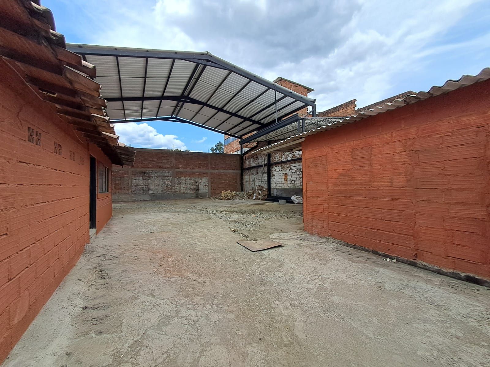 Bodega en arriendo Antioquia Medellín Florida Nueva 340 m2 Habitaciones 0 Baños 2 Garajes 0 Precio $13000000