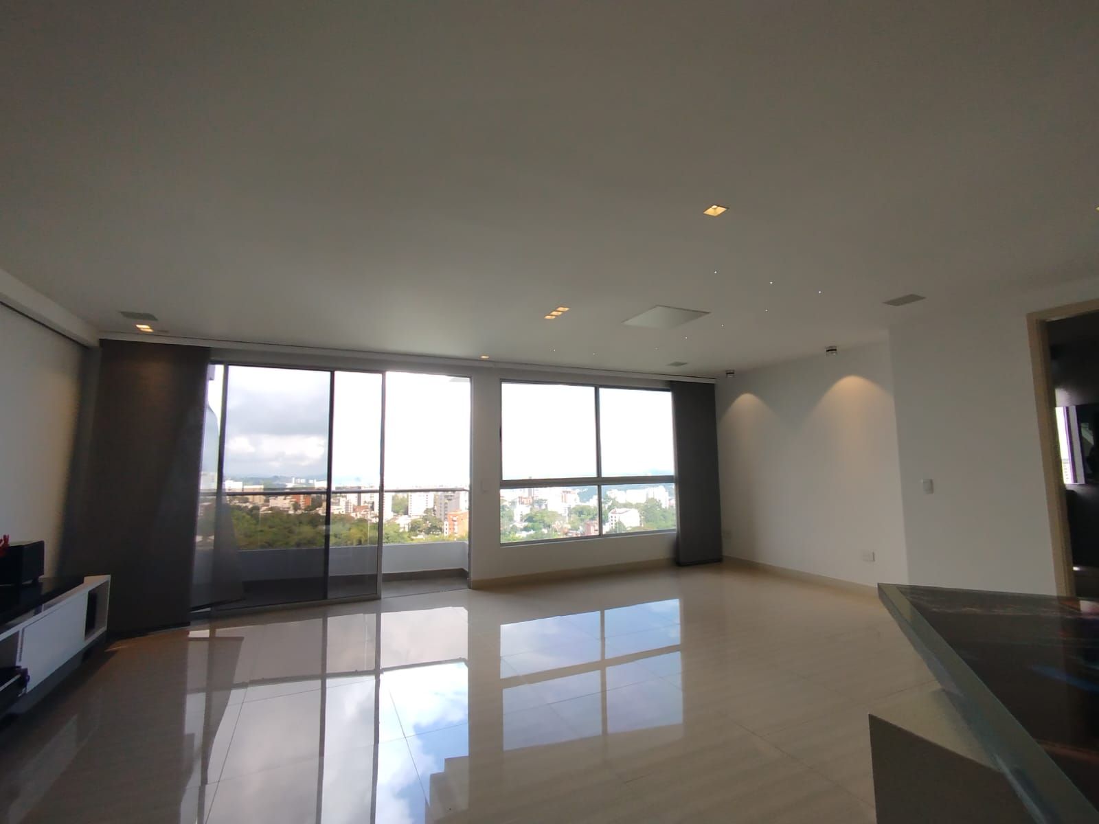 Apartamento en venta Risaralda Pereira Pinares Alto 134 m2 Habitaciones 2 Baños 3 Garajes 2 Precio $1200000000