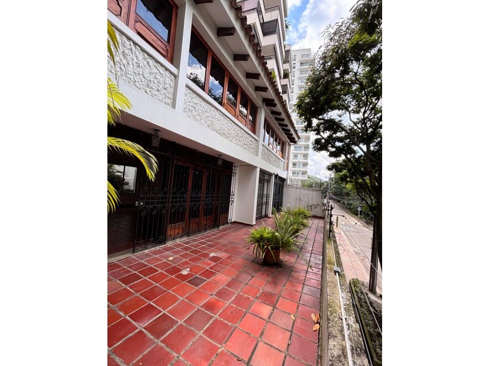 Oficina en arriendo Valle Del Cauca Cali Nn 200 m2 Habitaciones 0 Baños 2 Garajes 2 Precio $4000000