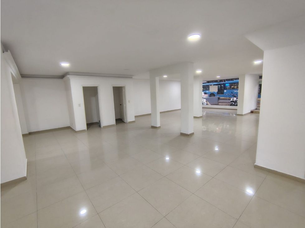Local en arriendo Valle Del Cauca Cali Santa Mónica 200 m2 Habitaciones 0 Baños 2 Garajes 4 Precio $7500000