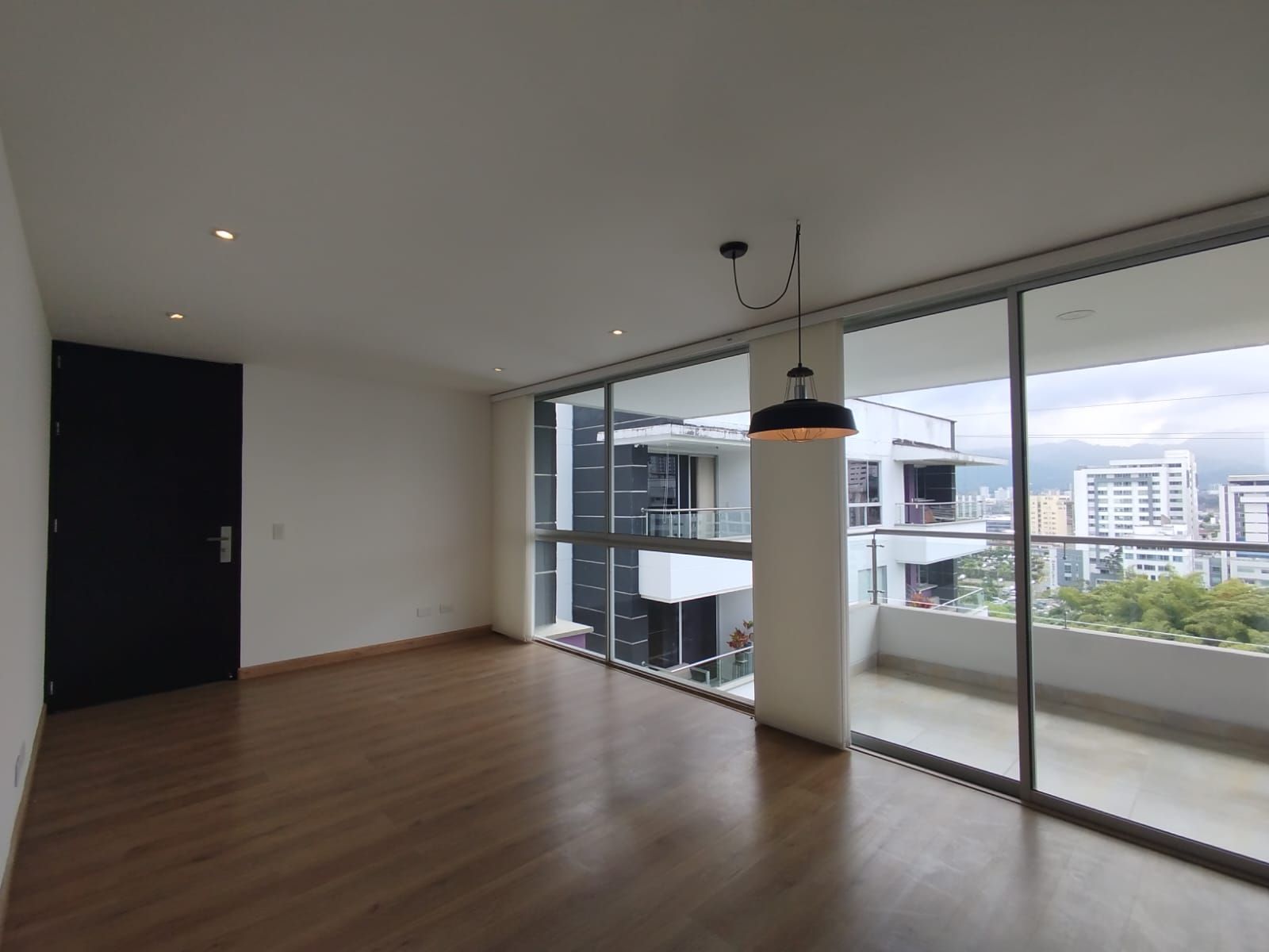 Apartamento en arriendo Risaralda Pereira Los Alamos 127 m2 Habitaciones 3 Baños 3 Garajes 2 Precio $3700000