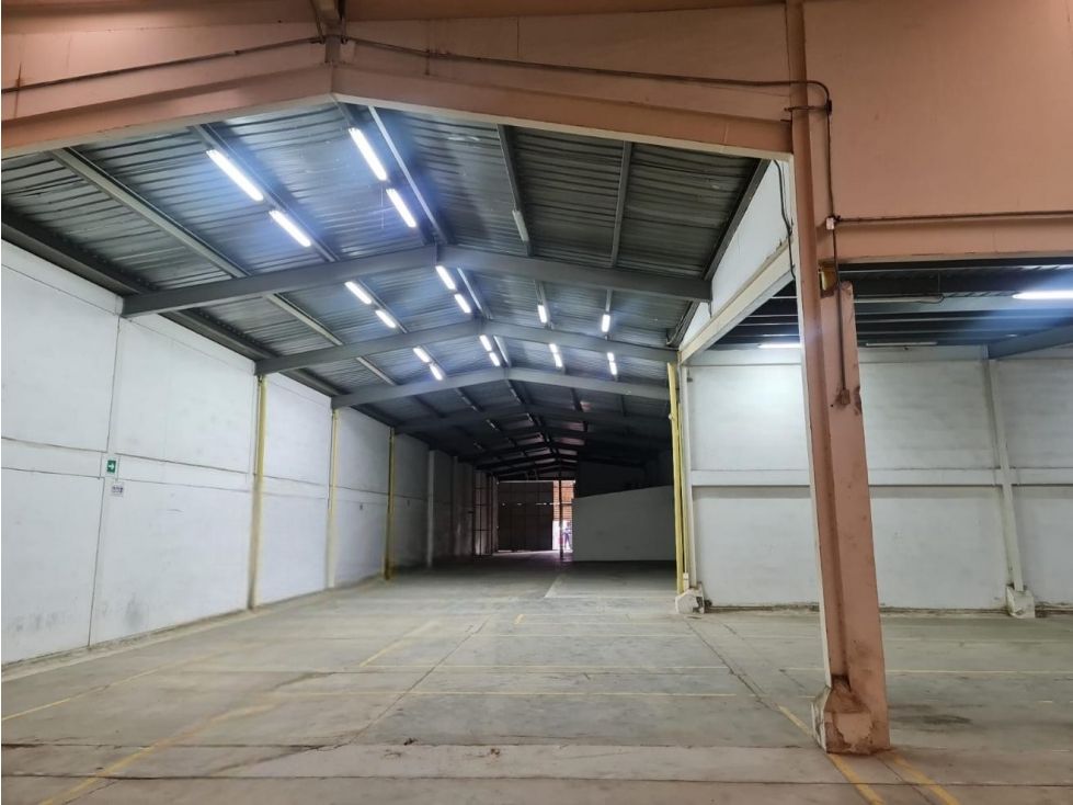 Bodega en arriendo Huila Pitalito San Antonio 1307 m2 Habitaciones 0 Baños 4 Garajes 0 Precio $14280000
