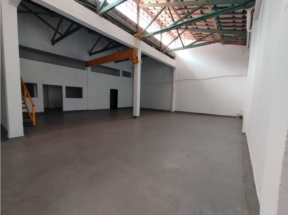 Bodega en arriendo Antioquia Medellín Los Colores 678 m2 Habitaciones 0 Baños 2 Garajes 0 Precio $24000000