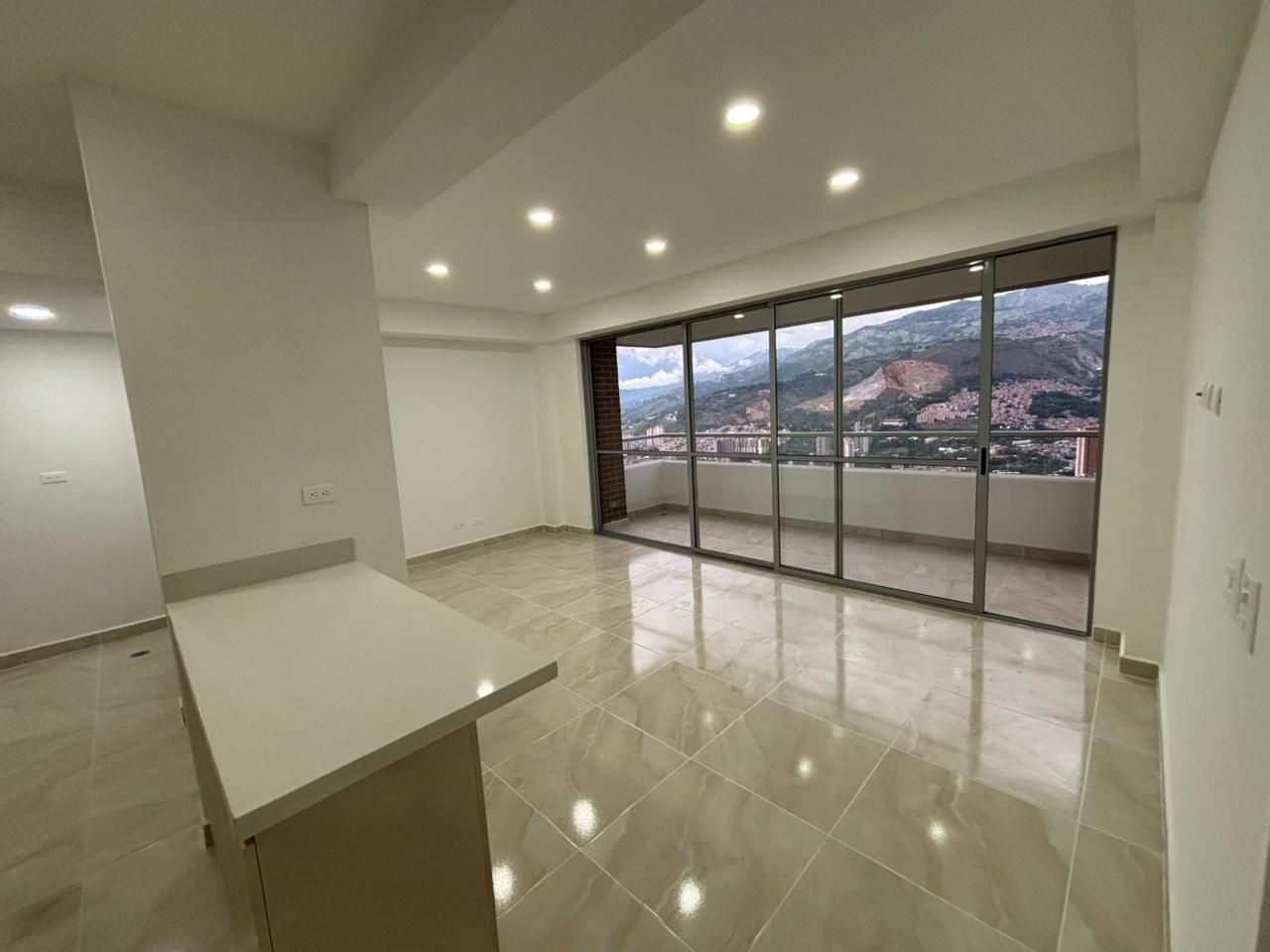 Apartamento en arriendo Antioquia Bello Urbanización Porto Alegre 98 m2 Habitaciones 3 Baños 4 Garajes 2 Precio $4150000