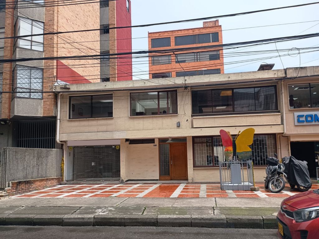 Casa en arriendo Cundinamarca Bogotá Lago Gaitan 401 m2 Habitaciones 15 Baños 5 Garajes 0 Precio $12000000