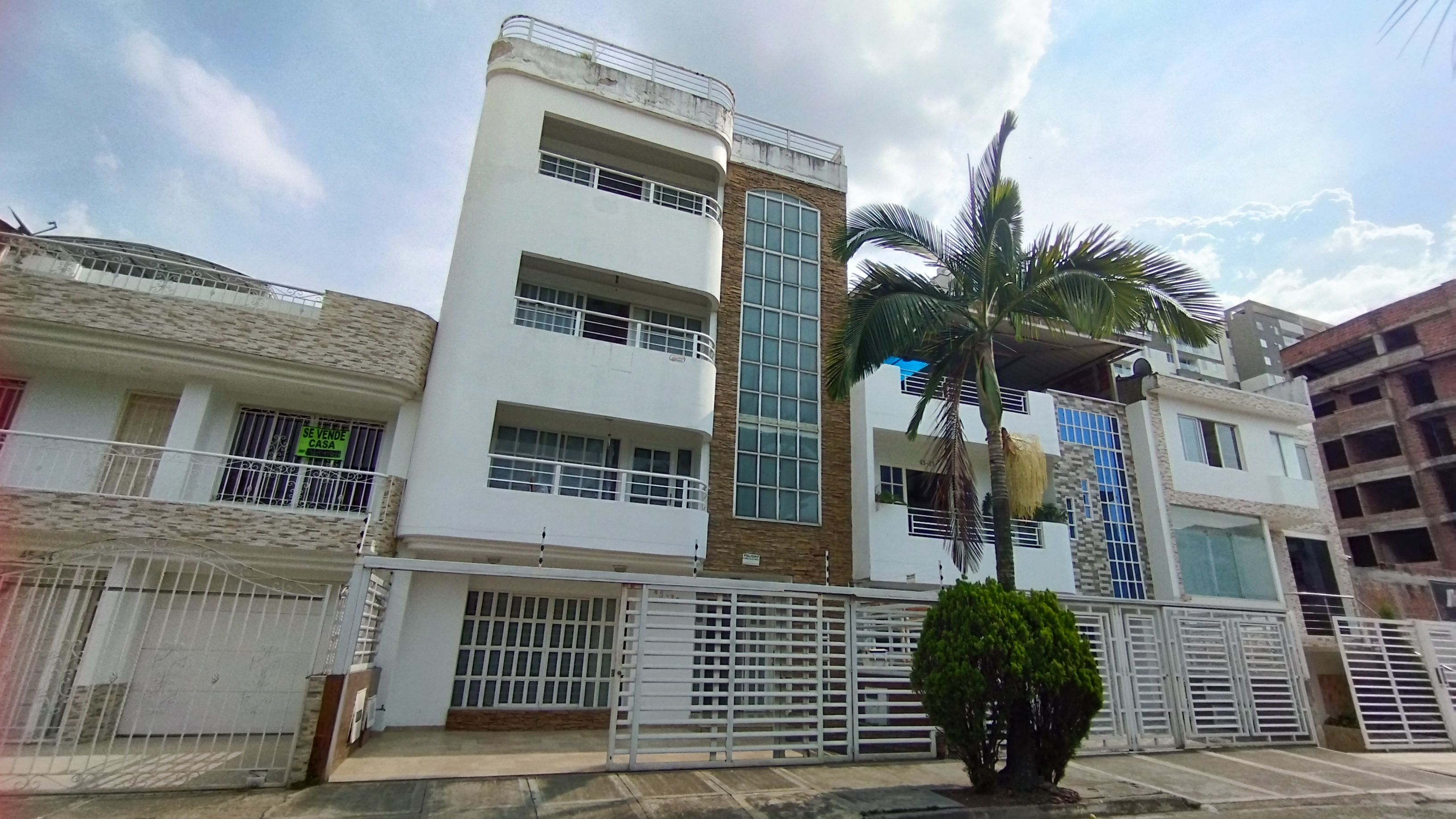 Edificio en venta Valle Del Cauca Cali Lili 351 m2 Habitaciones 7 Baños 9 Garajes 1 Precio $1200000000