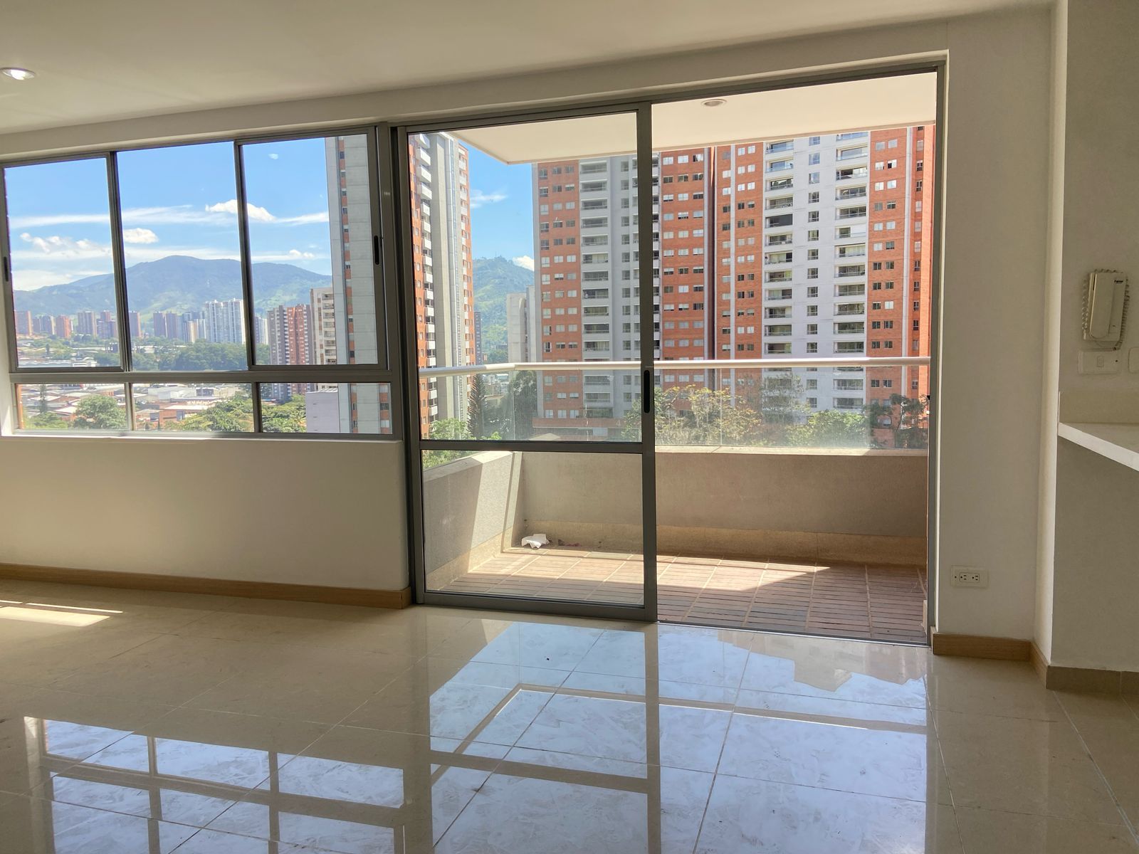 Apartamento en arriendo o venta Antioquia Sabaneta Balcones De La Holanda 80 m2 Habitaciones 3 Baños 2 Garajes 1 Precio venta $505000000 Precio arriendo $3250000