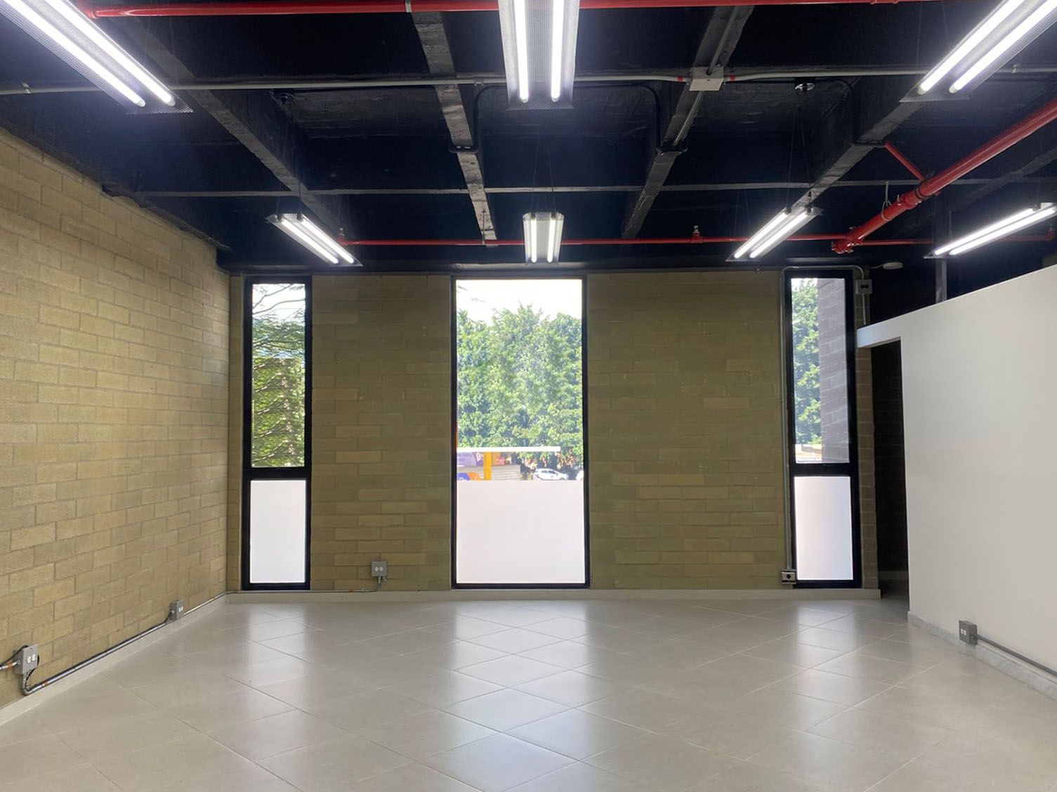 Oficina en arriendo Antioquia Medellín Cristo Rey 74 m2 Habitaciones 0 Baños 1 Garajes 2 Precio $6000000