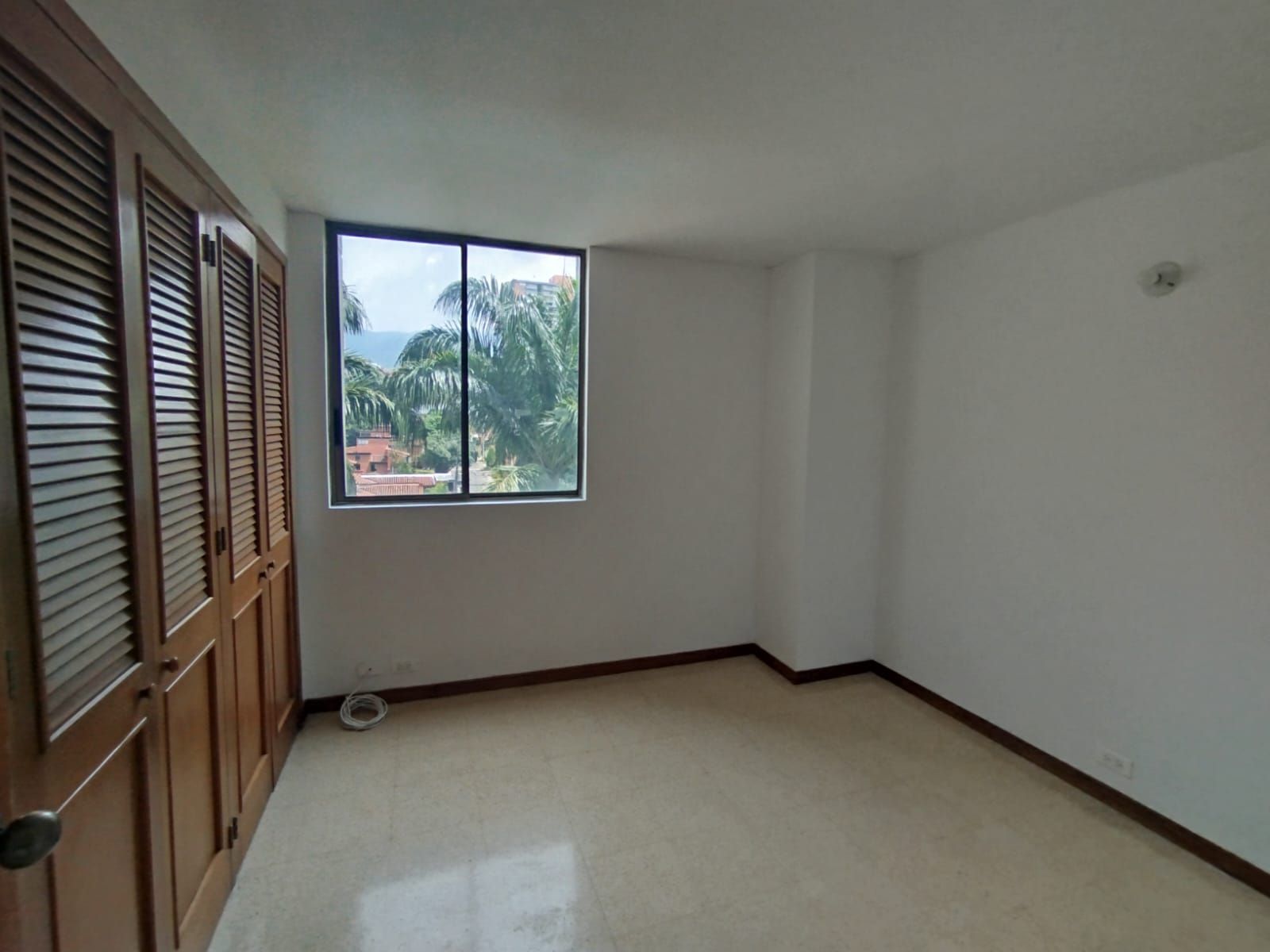 Apartamento en arriendo Antioquia Medellín Loma De Los Bernal 100 m2 Habitaciones 3 Baños 2 Garajes 1 Precio $3400000