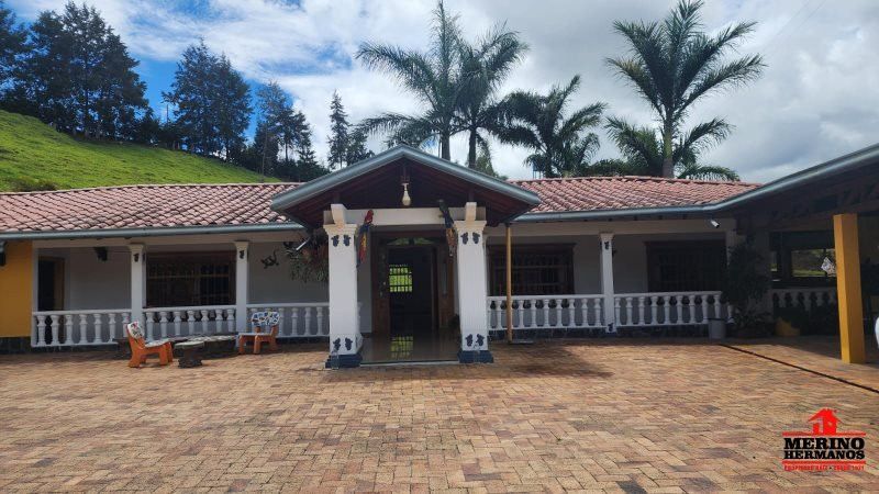 Casa Campestre en arriendo Antioquia Rionegro Centro 350 m2 Habitaciones 6 Baños 5 Garajes 3 Precio $11000000