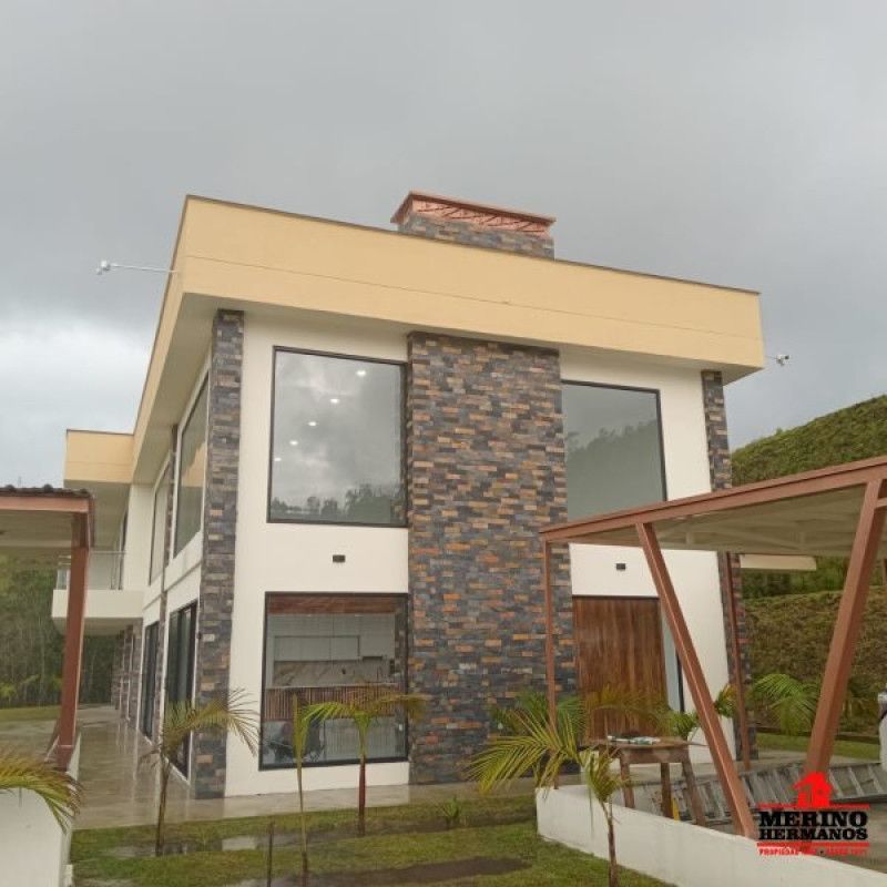 Casa en venta Antioquia Rionegro Centro 600 m2 Habitaciones 4 Baños 5 Garajes 3 Precio $2500000000