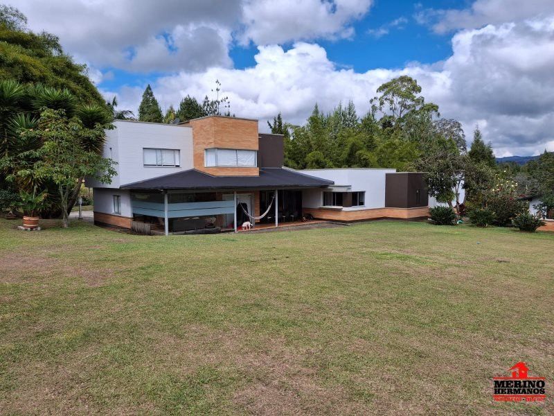 Finca en arriendo Antioquia Guarne Guarne 400 m2 Habitaciones 4 Baños 5 Garajes 2 Precio $12000000