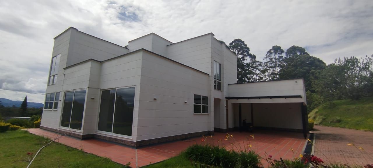 Casa en arriendo Antioquia El Carmen De Viboral El Centro 2920 m2 Habitaciones 4 Baños 4 Garajes 2 Precio $12500000