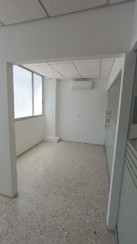 Oficina en arriendo Valle Del Cauca Cali El Gran Limonar 20 m2 Habitaciones 0 Baños 1 Garajes 0 Precio $950000