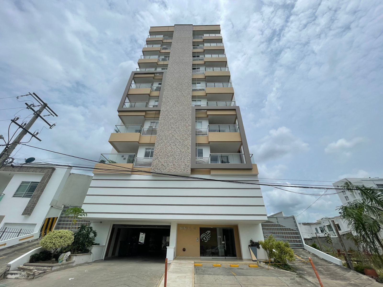 Apartamento en arriendo o venta Córdoba Montería La Castellana 114 m2 Habitaciones 3 Baños 2 Garajes 1 Precio venta $350000000 Precio arriendo $2200000