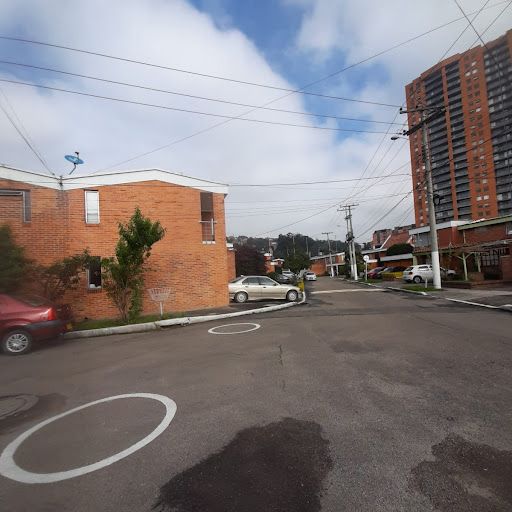 Casa en arriendo Cundinamarca Bogotá Niza 270 m2 Habitaciones 3 Baños 3 Garajes 4 Precio $4400000