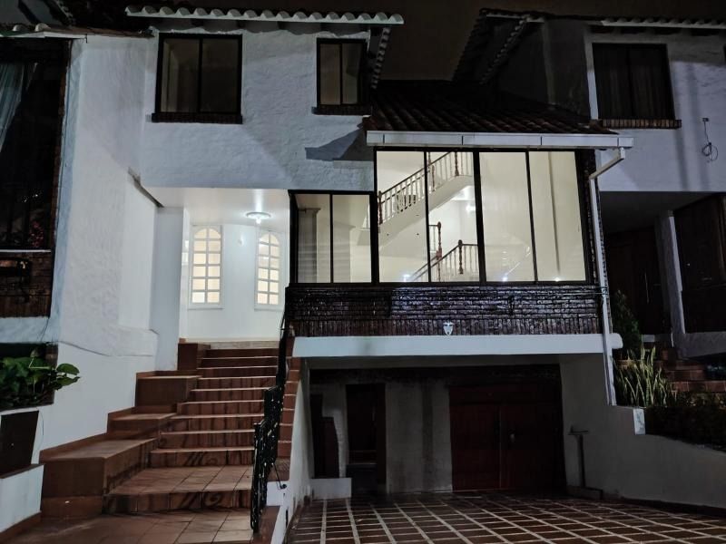Casa en venta Valle Del Cauca Cali Nueva Tequendama 481 m2 Habitaciones 4 Baños 5 Garajes 4 Precio $980000000