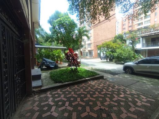 Casa en arriendo Antioquia Medellín Los Conquistadores 350 m2 Habitaciones 6 Baños 4 Garajes 0 Precio $7800000
