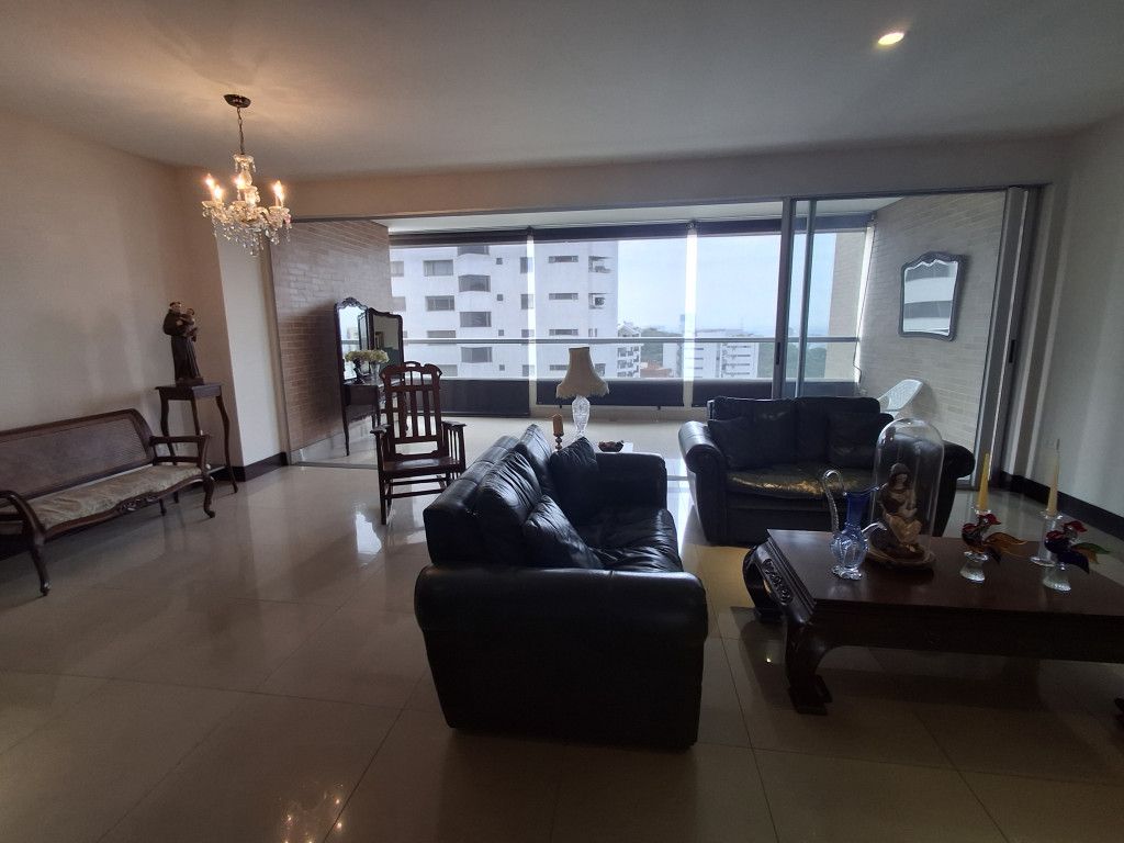 Apartamento en venta Valle Del Cauca Cali Normandía 185 m2 Habitaciones 3 Baños 4 Garajes 2 Precio $1200000000
