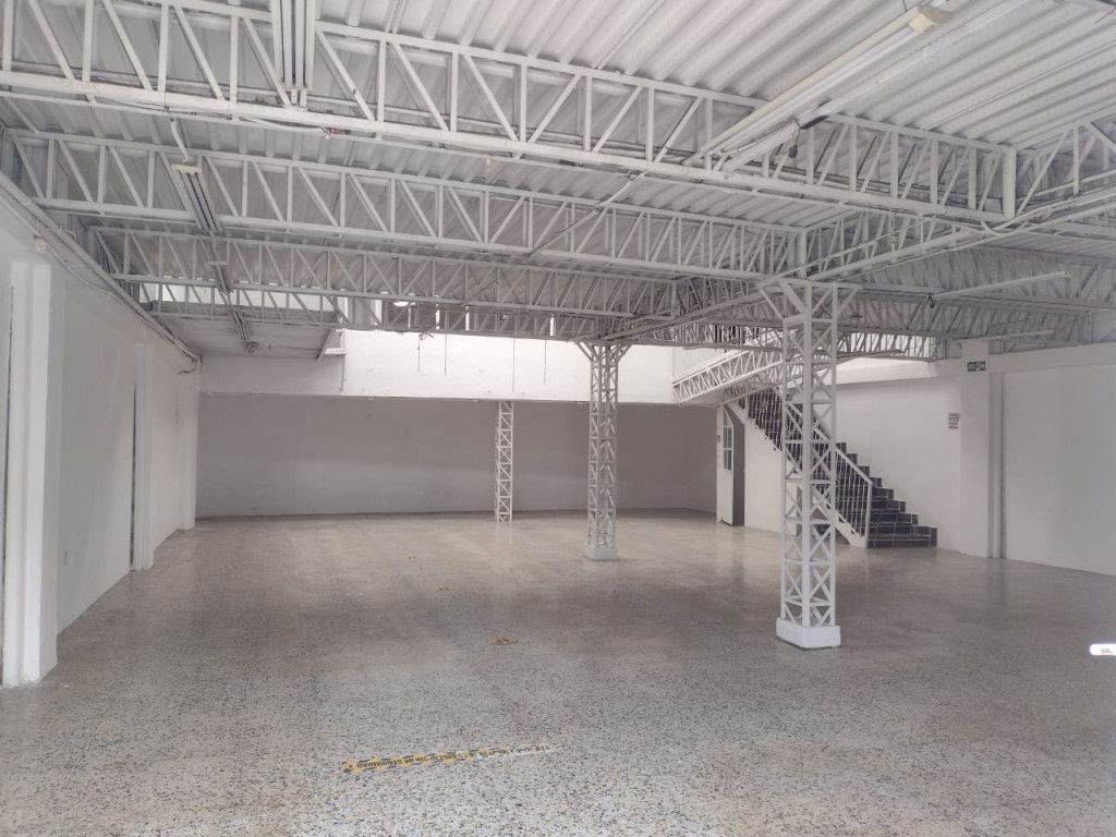 Local en arriendo Cundinamarca Bogotá Britalia 400 m2 Habitaciones 0 Baños 2 Garajes 0 Precio $17500000