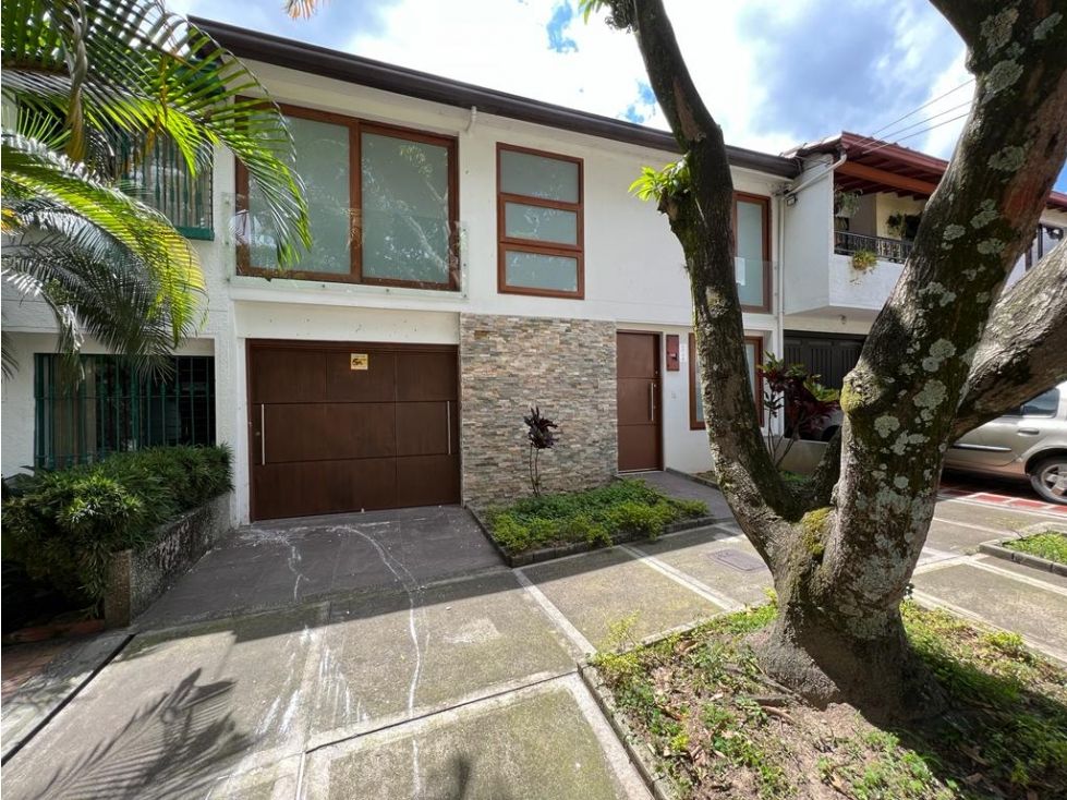 Casa en venta Antioquia Medellín Loma De Los Bernal 180 m2 Habitaciones 4 Baños 3 Garajes 2 Precio $850000000