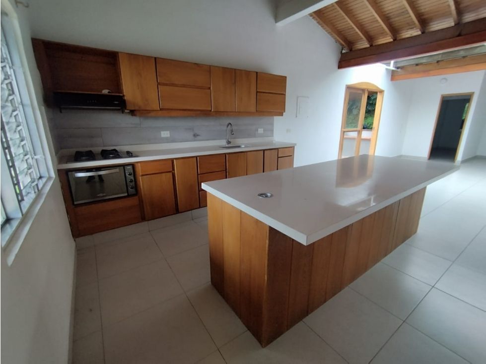 Casa en arriendo Antioquia Envigado San José 330 m2 Habitaciones 3 Baños 4 Garajes 4 Precio $8700000