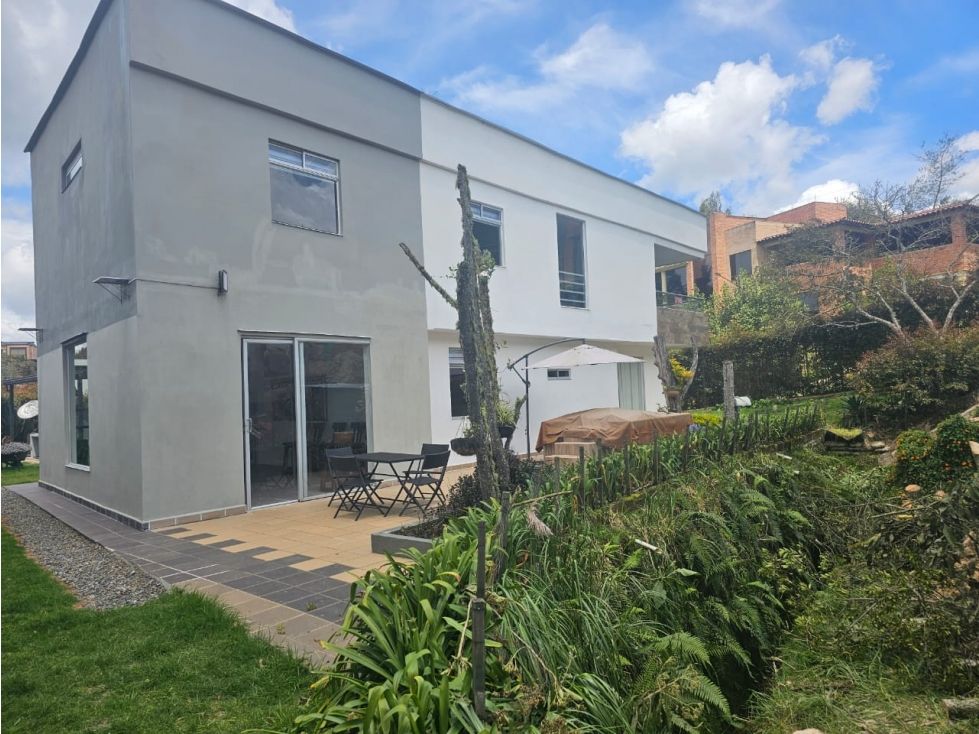 Casa Campestre en arriendo o venta Antioquia Envigado Envigado 530 m2 Habitaciones 6 Baños 8 Garajes 4 Precio venta $2700000000 Precio arriendo $15500000