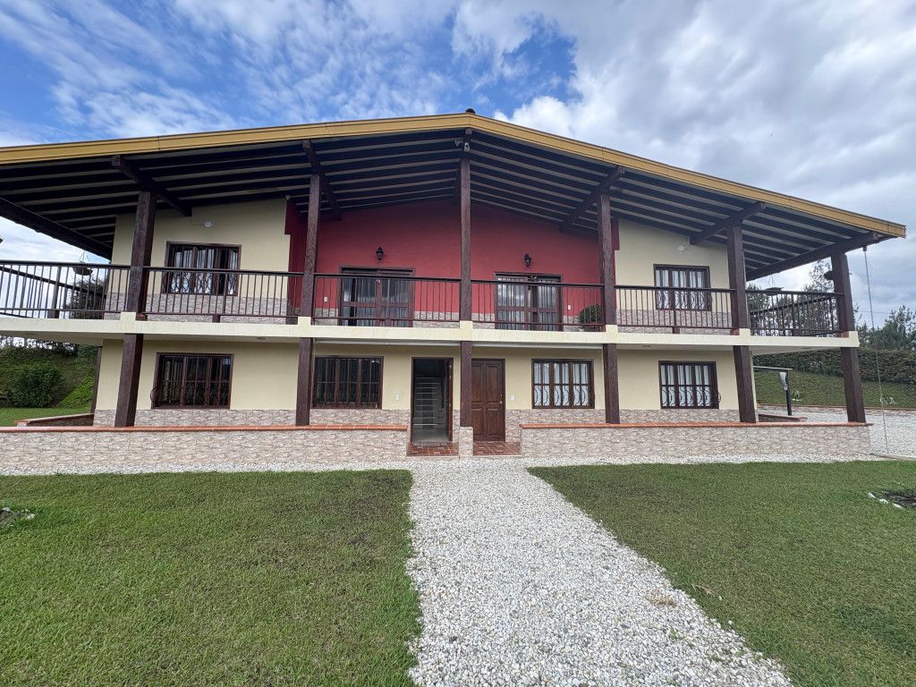 Finca en venta Antioquia San Vicente San Vicente 400 m2 Habitaciones 9 Baños 9 Garajes 9 Precio $1600000000