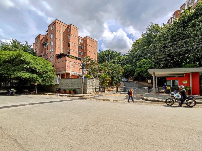 Apartamento en venta Antioquia Medellín Urbanizacion Cedros De La Colina 80 m2 Habitaciones 4 Baños 2 Garajes 1 Precio $490000000