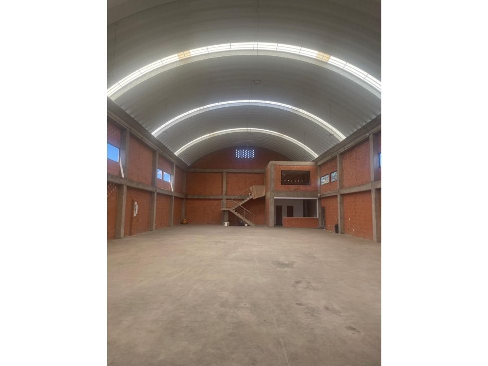 Bodega en arriendo Cundinamarca Chía Laura Vicuña 650 m2 Habitaciones 0 Baños 2 Garajes 2 Precio $20750000