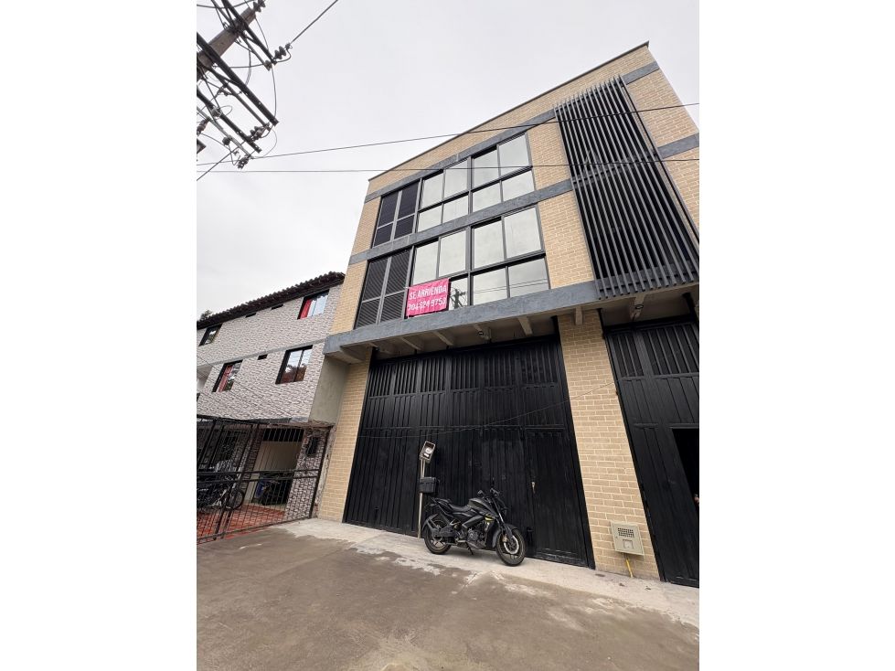 Bodega en arriendo Antioquia Medellín Trinidad 86 m2 Habitaciones 0 Baños 1 Garajes 2 Precio $7800000