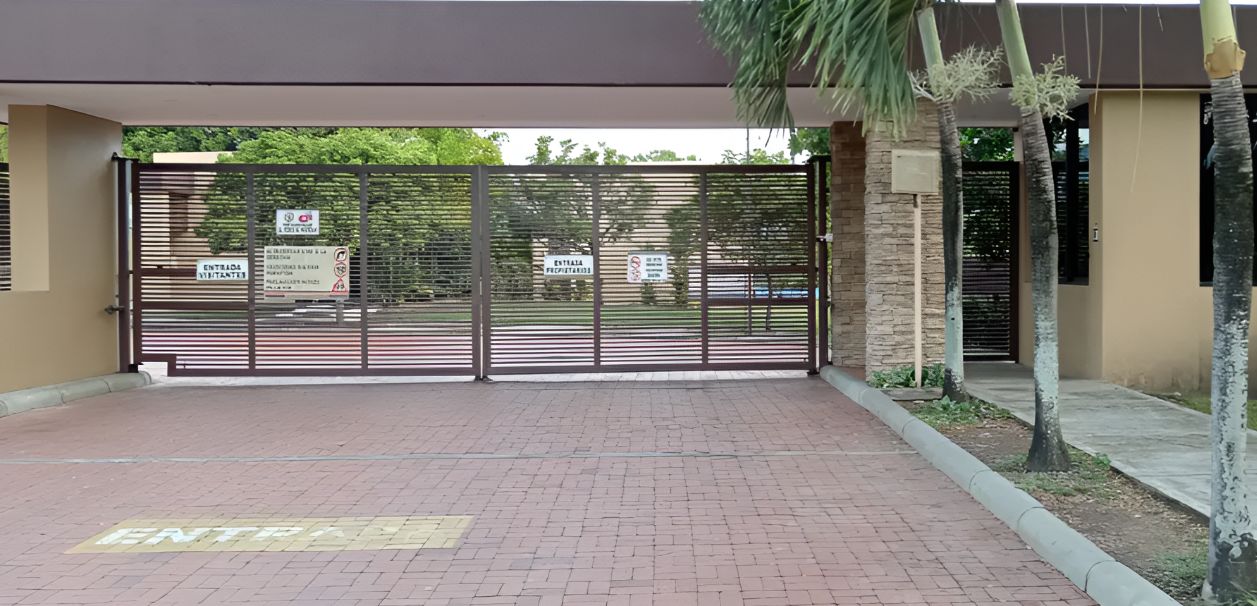 Casa en venta Huila Neiva Ipanema 222 m2 Habitaciones 3 Baños 3 Garajes 2 Precio $1255902000