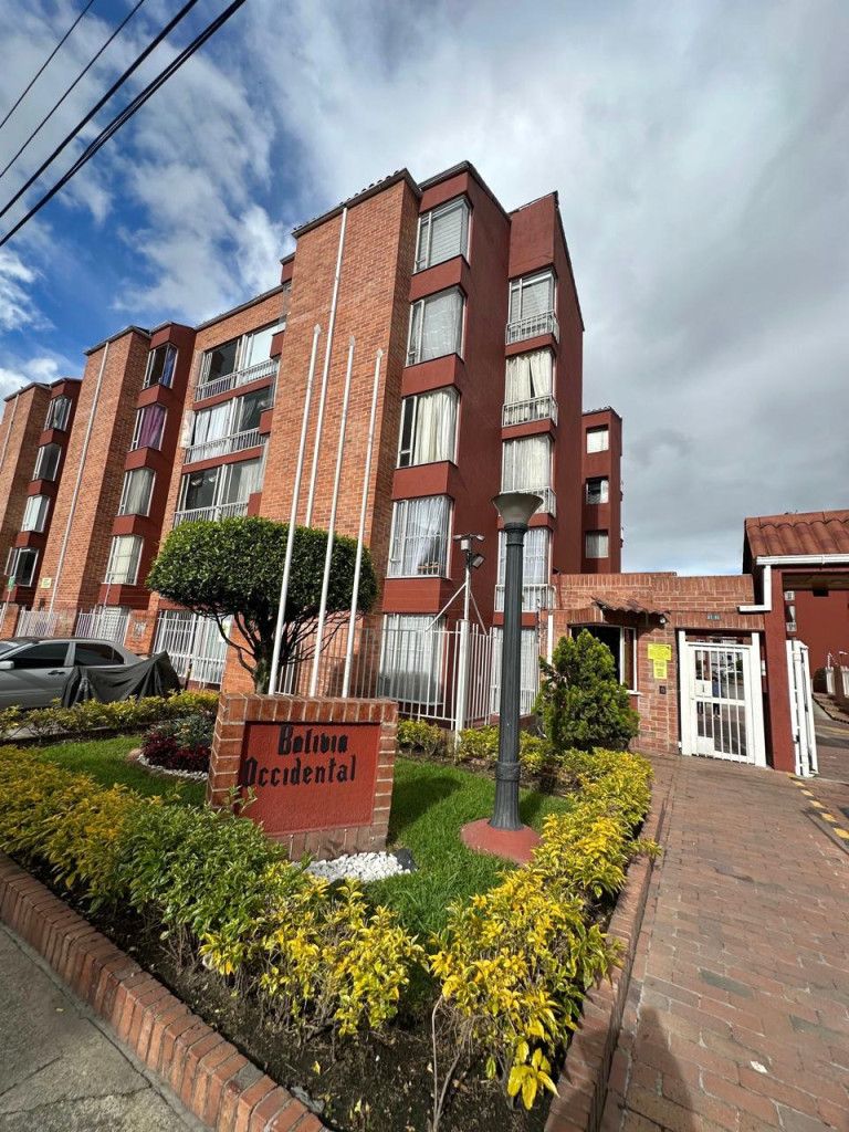 Apartamento en venta Cundinamarca Bogotá Cr Bolivia Occidental Et Ii 77 m2 Habitaciones 3 Baños 2 Garajes 1 Precio $349000000
