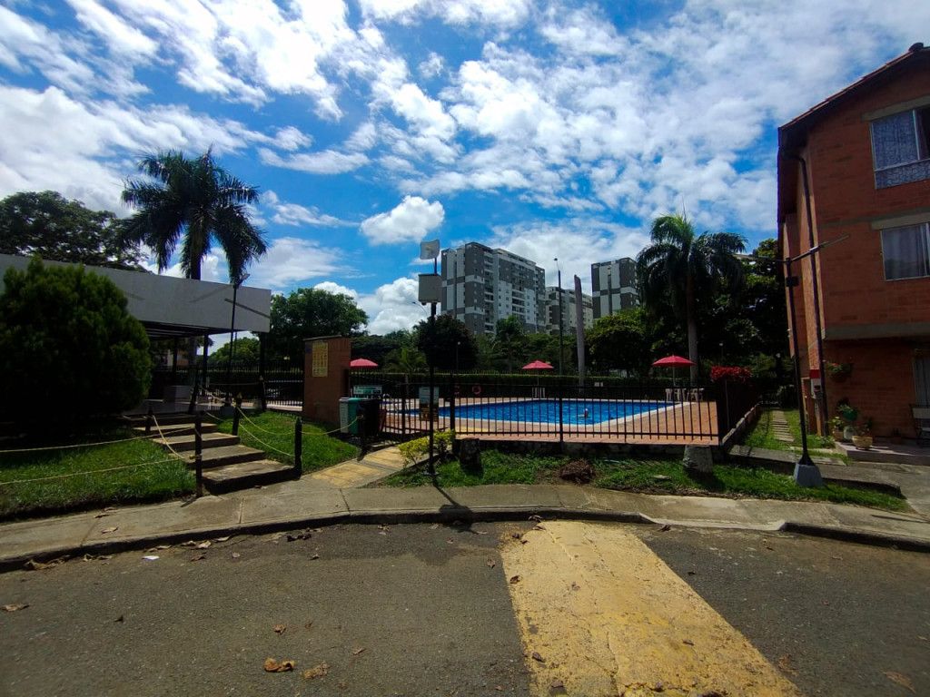 Casa en arriendo Valle Del Cauca Cali Lili 115 m2 Habitaciones 3 Baños 3 Garajes 1 Precio $1750000