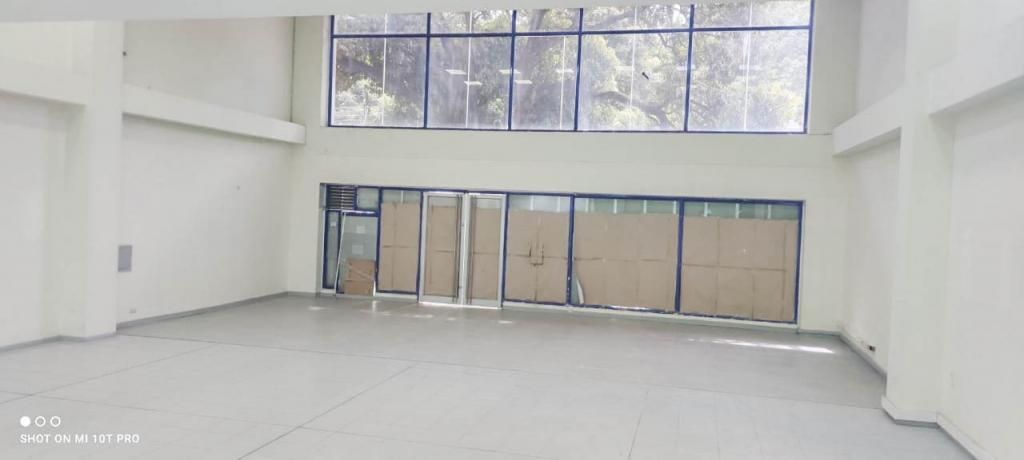Local en arriendo Valle Del Cauca Cali Santa Mónica 400 m2 Habitaciones 0 Baños 2 Garajes 5 Precio $15000000