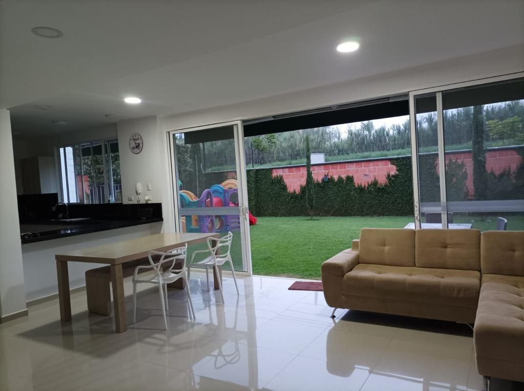 Casa en venta Valle Del Cauca Jamundí Ub La Union 225 m2 Habitaciones 3 Baños 5 Garajes 4 Precio $790000000